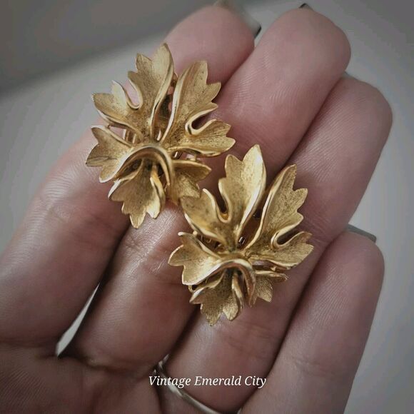 Vintage Gold Tone Plated Greek Leaf Earrings Not Pierced Golden Clip-on Woman's - Picture 9 of 10